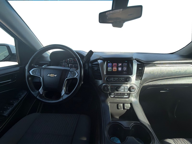 Chevrolet Suburban Vehicle Full-screen Gallery Image 16