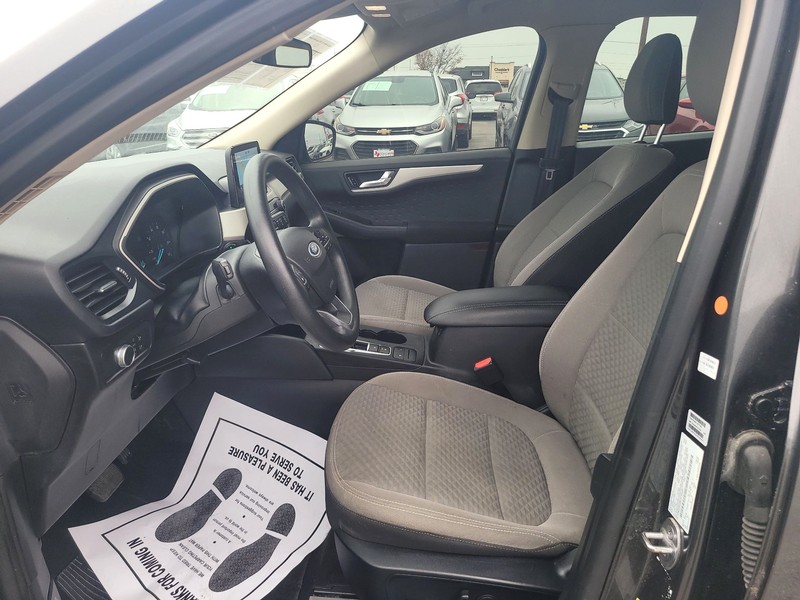 Ford Escape Vehicle Full-screen Gallery Image 09