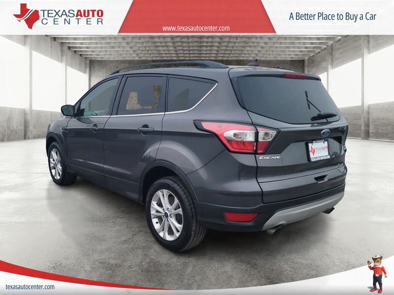 Ford Escape Vehicle Full-screen Gallery Image 08