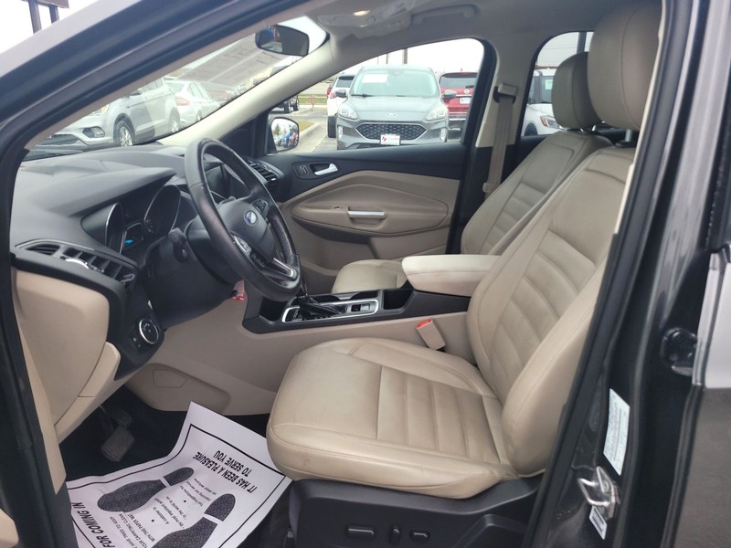 Ford Escape Vehicle Full-screen Gallery Image 09