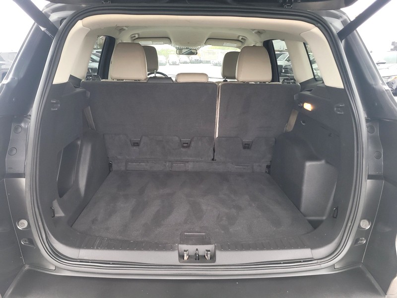 Ford Escape Vehicle Full-screen Gallery Image 11