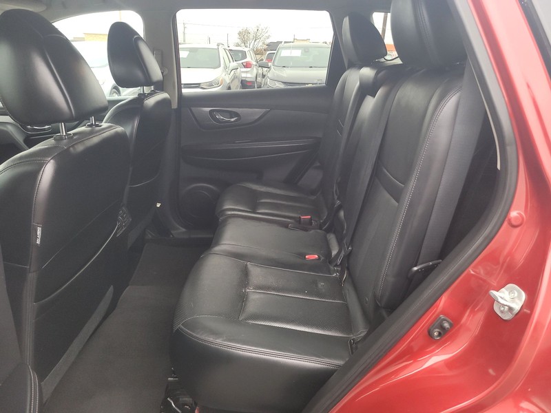 Nissan Rogue Vehicle Full-screen Gallery Image 10