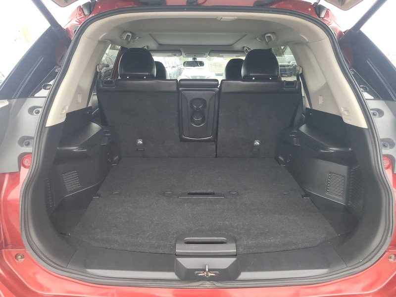 Nissan Rogue Vehicle Full-screen Gallery Image 11