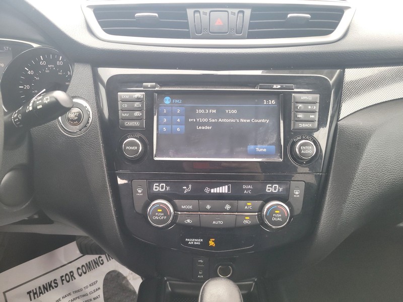 Nissan Rogue Vehicle Full-screen Gallery Image 12