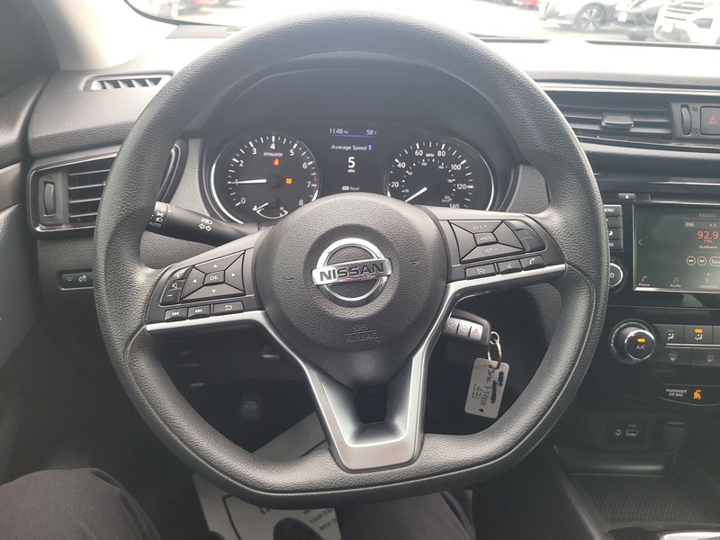 Nissan Rogue Sport Vehicle Full-screen Gallery Image 14