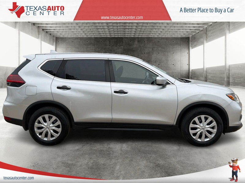 Nissan Rogue Vehicle Full-screen Gallery Image 04