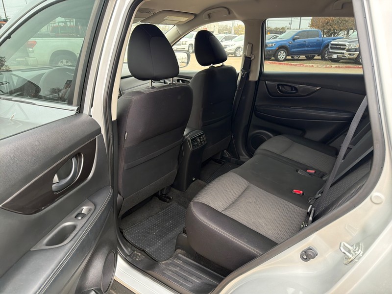 Nissan Rogue Vehicle Full-screen Gallery Image 10