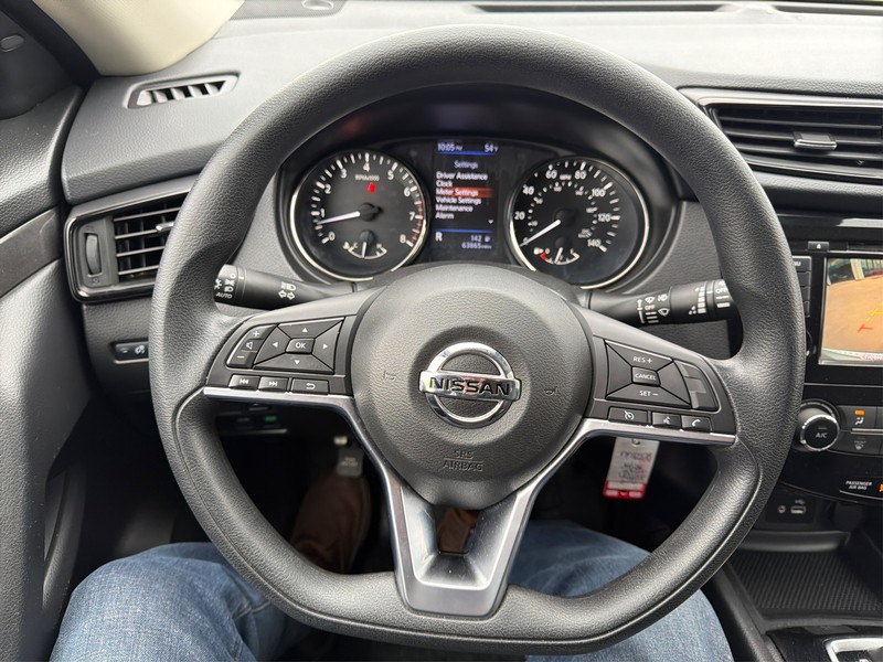 Nissan Rogue Vehicle Full-screen Gallery Image 14