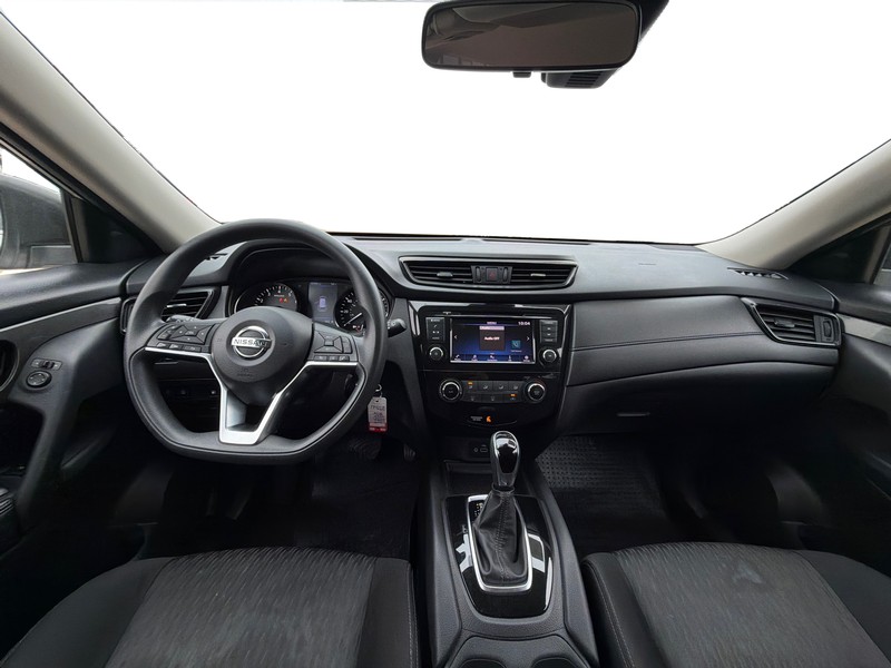 Nissan Rogue Vehicle Full-screen Gallery Image 15