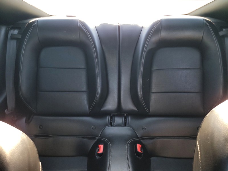 Ford Mustang Vehicle Full-screen Gallery Image 11