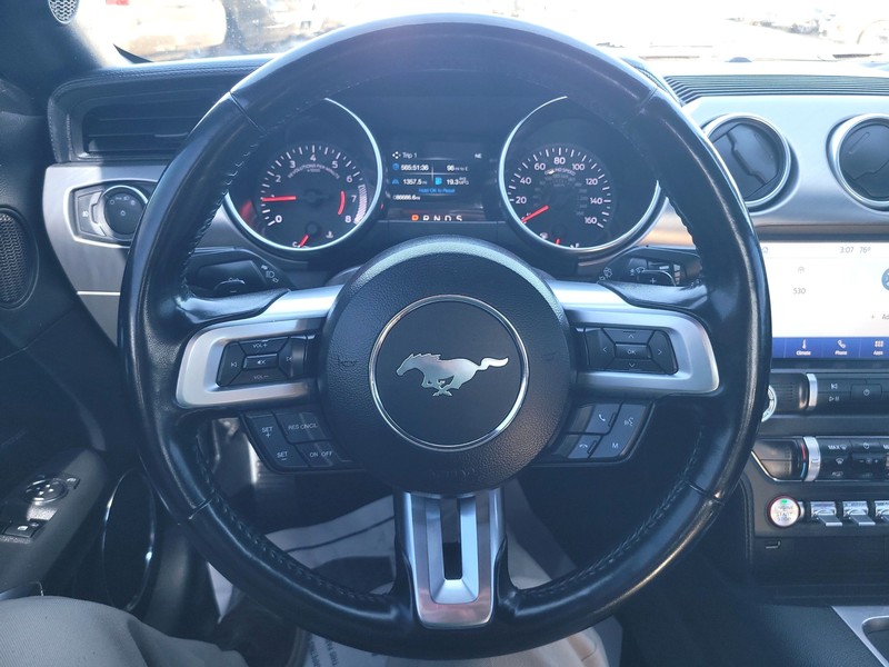 Ford Mustang Vehicle Full-screen Gallery Image 12