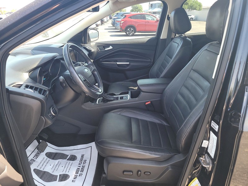 Ford Escape Vehicle Full-screen Gallery Image 8