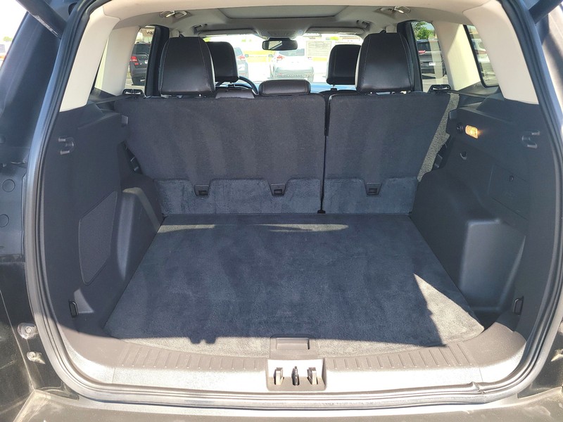 Ford Escape Vehicle Full-screen Gallery Image 10