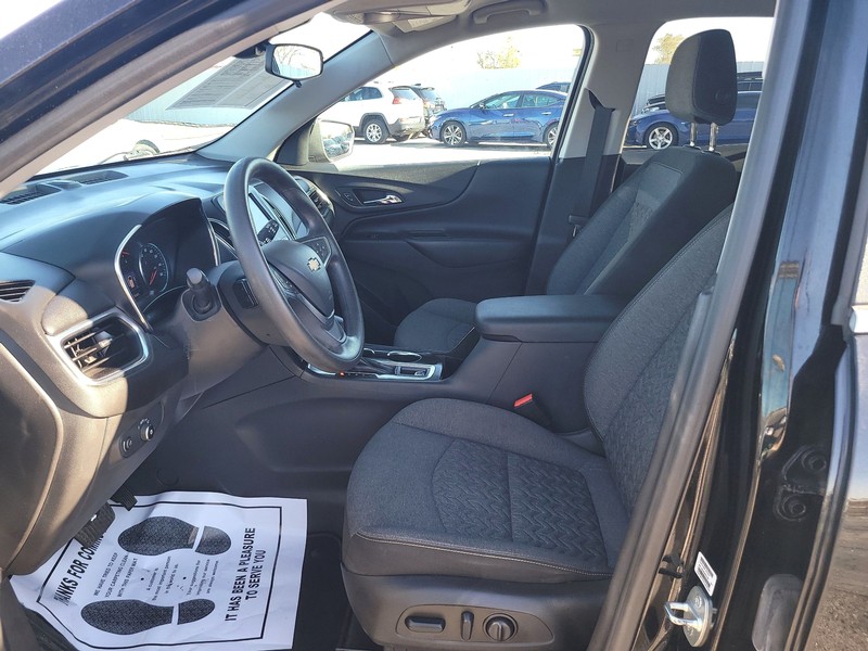 Chevrolet Equinox Vehicle Full-screen Gallery Image 9