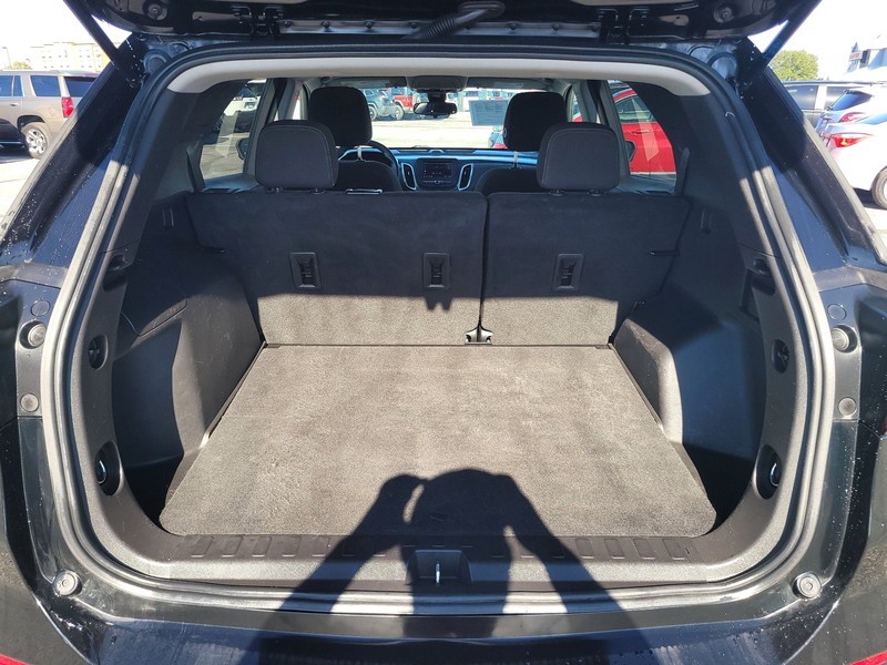 Chevrolet Equinox Vehicle Full-screen Gallery Image 11