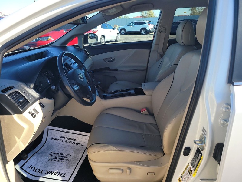 Toyota Venza Vehicle Full-screen Gallery Image 9