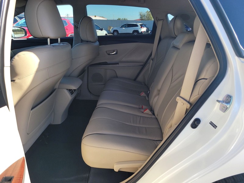 Toyota Venza Vehicle Full-screen Gallery Image 10