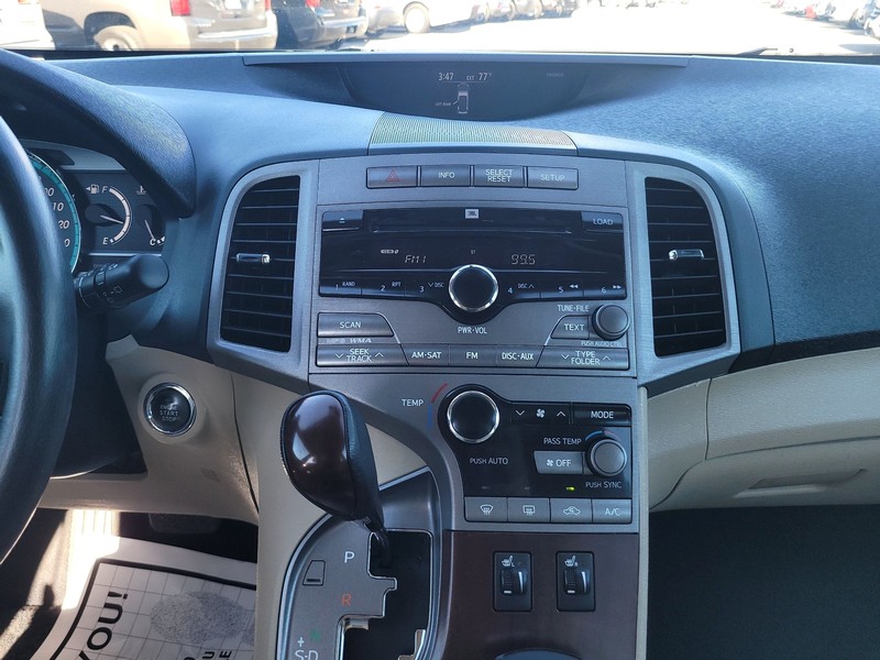Toyota Venza Vehicle Full-screen Gallery Image 12