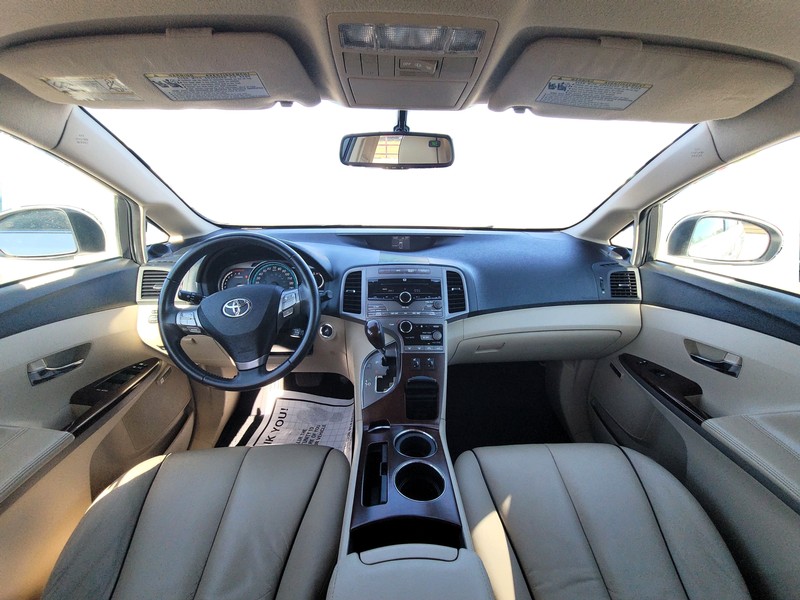 Toyota Venza Vehicle Full-screen Gallery Image 15