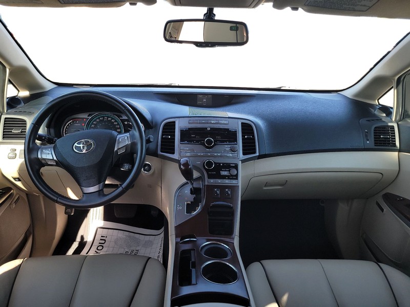 Toyota Venza Vehicle Full-screen Gallery Image 16