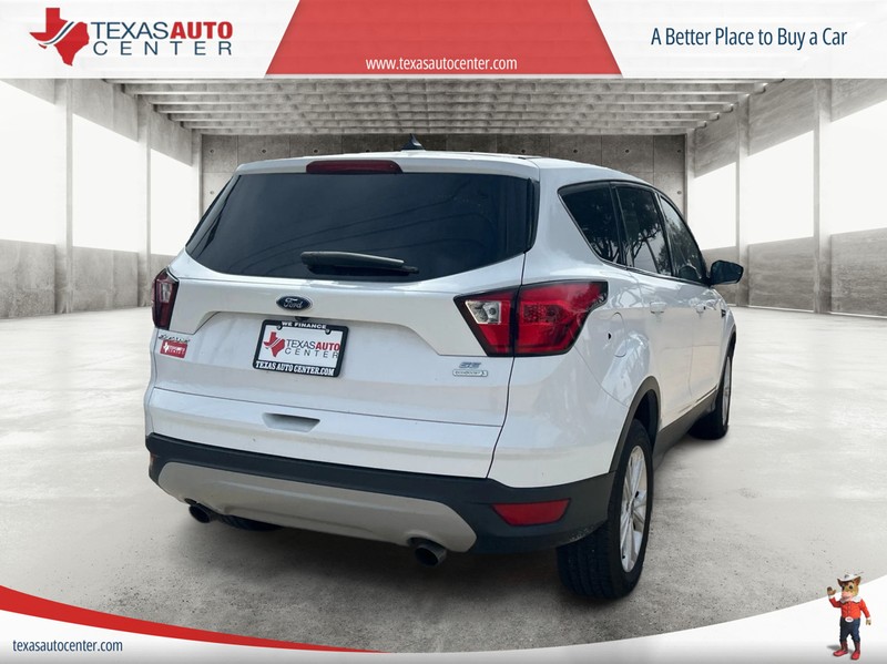 Ford Escape Vehicle Full-screen Gallery Image 5