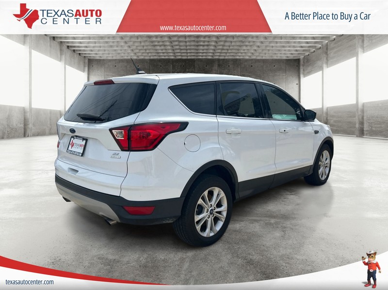 Ford Escape Vehicle Full-screen Gallery Image 6