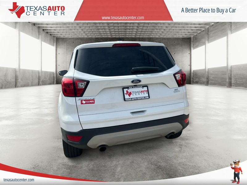 Ford Escape Vehicle Full-screen Gallery Image 7