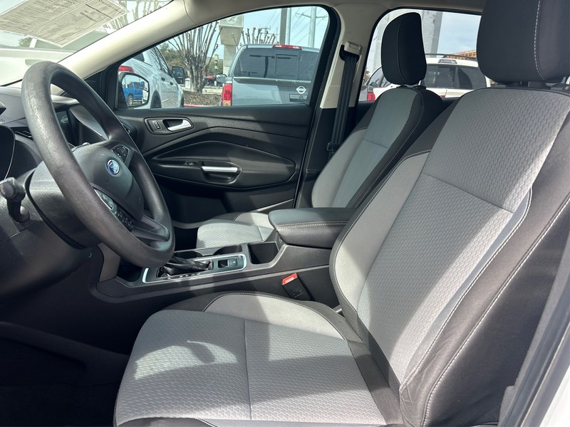 Ford Escape Vehicle Full-screen Gallery Image 8