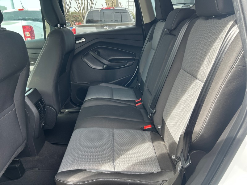 Ford Escape Vehicle Full-screen Gallery Image 9