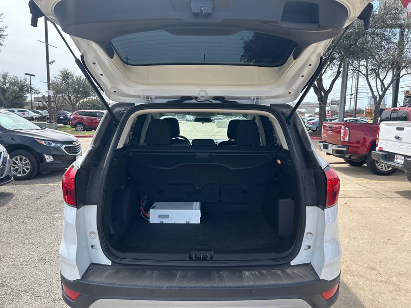 Ford Escape Vehicle Full-screen Gallery Image 10