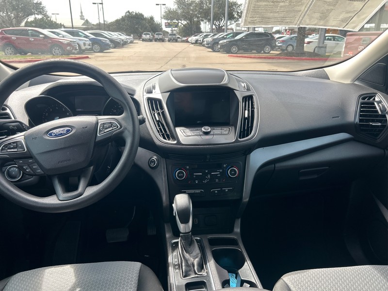 Ford Escape Vehicle Full-screen Gallery Image 11