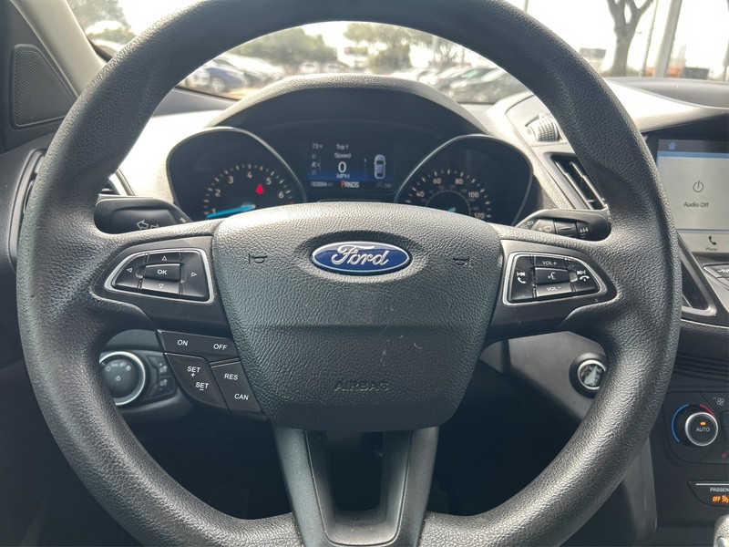 Ford Escape Vehicle Full-screen Gallery Image 13