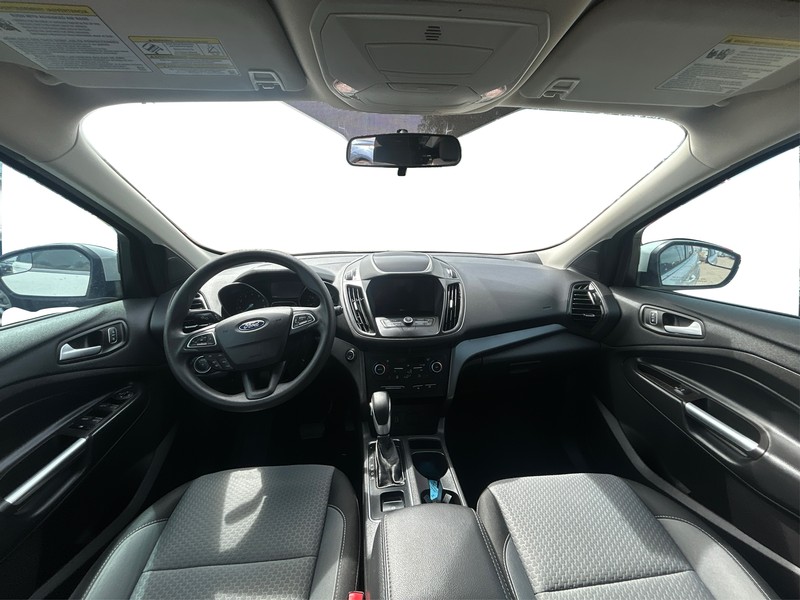 Ford Escape Vehicle Full-screen Gallery Image 15