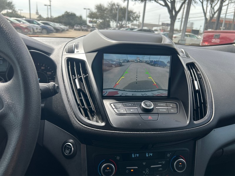 Ford Escape Vehicle Full-screen Gallery Image 16