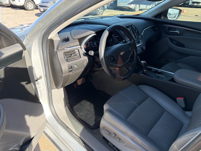 Chevrolet Impala Vehicle Full-screen Gallery Image 9