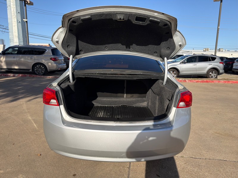 Chevrolet Impala Vehicle Full-screen Gallery Image 11