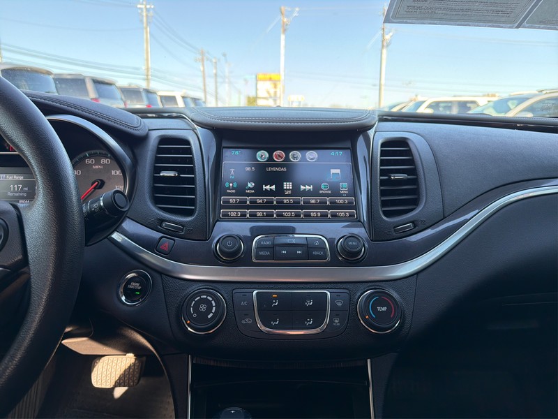 Chevrolet Impala Vehicle Full-screen Gallery Image 12