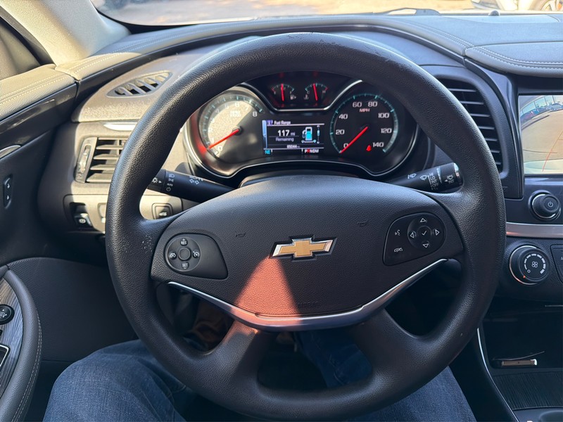 Chevrolet Impala Vehicle Full-screen Gallery Image 14