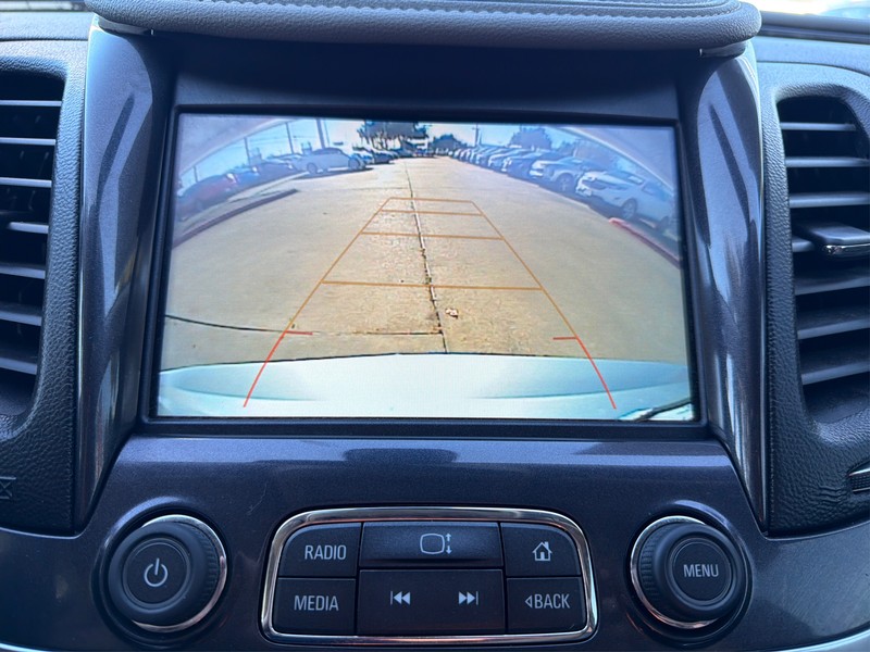 Chevrolet Impala Vehicle Full-screen Gallery Image 17