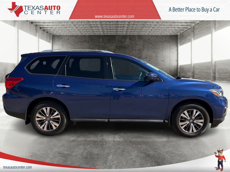 Nissan Pathfinder Vehicle Full-screen Gallery Image 4