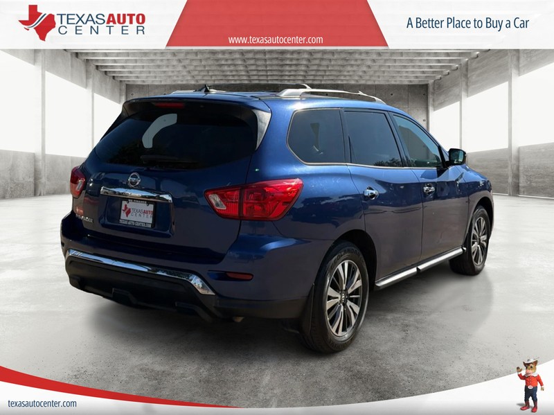 Nissan Pathfinder Vehicle Full-screen Gallery Image 7