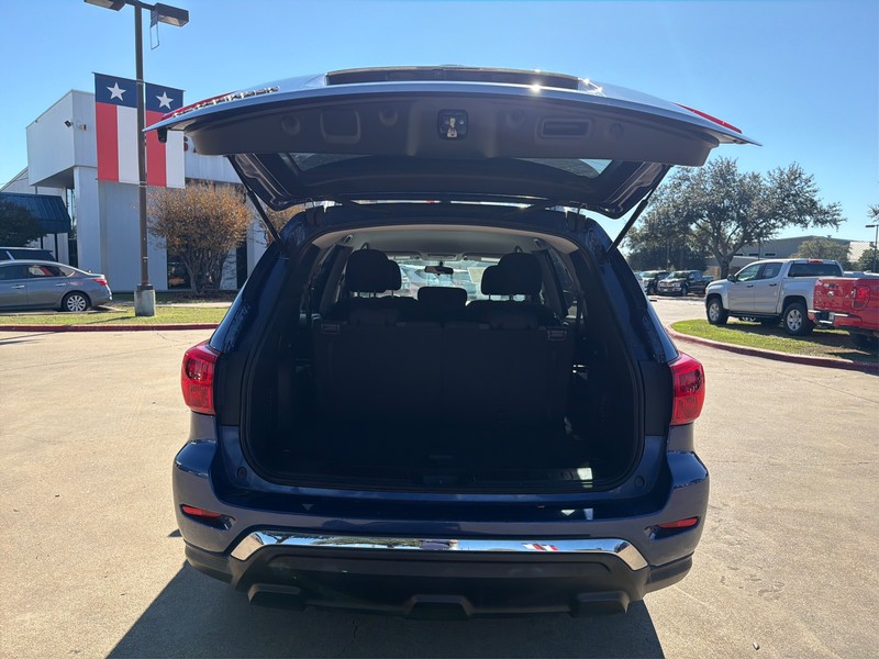 Nissan Pathfinder Vehicle Full-screen Gallery Image 11