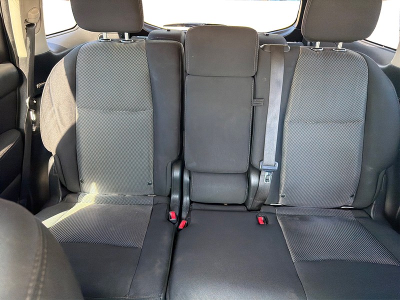 Nissan Pathfinder Vehicle Full-screen Gallery Image 13