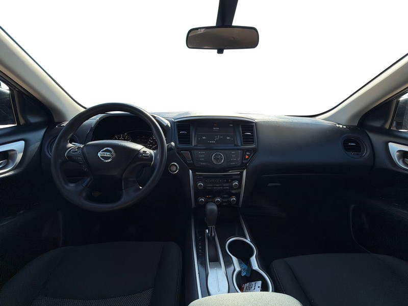 Nissan Pathfinder Vehicle Full-screen Gallery Image 15