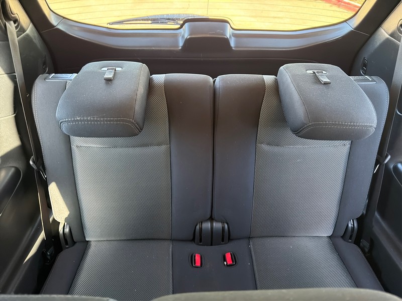 Nissan Pathfinder Vehicle Full-screen Gallery Image 18