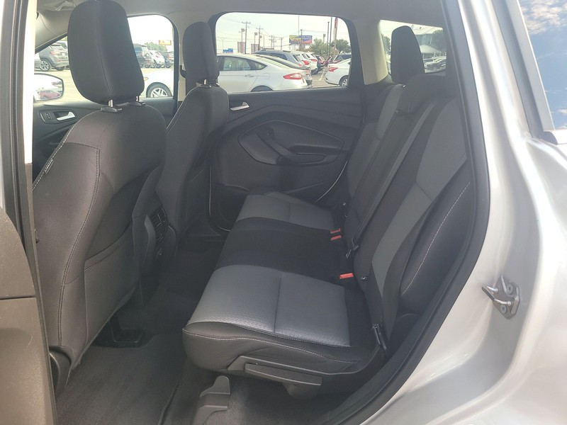 Ford Escape Vehicle Full-screen Gallery Image 10