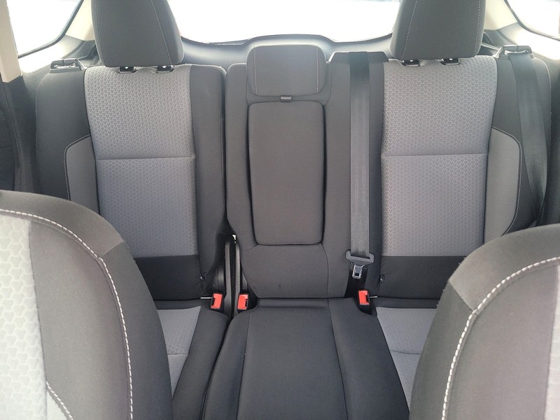 Ford Escape Vehicle Full-screen Gallery Image 13