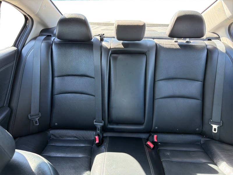 Honda Accord Sedan Vehicle Full-screen Gallery Image 13