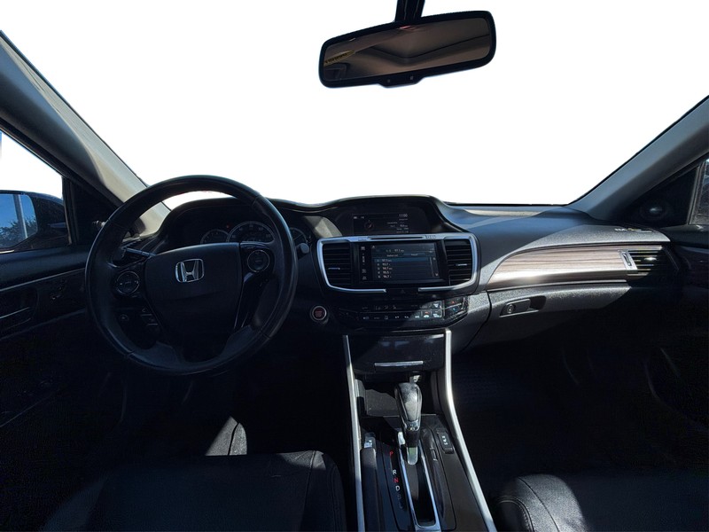 Honda Accord Sedan Vehicle Full-screen Gallery Image 16