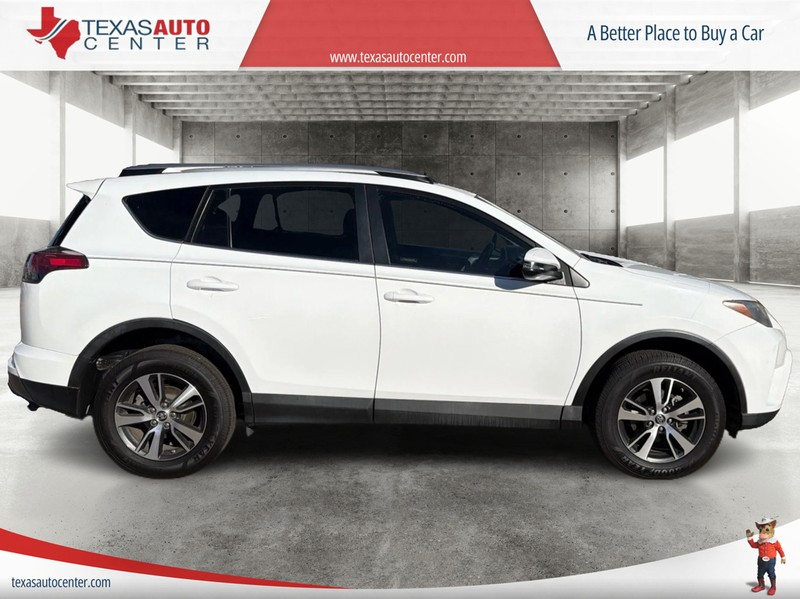 Toyota RAV4 Vehicle Full-screen Gallery Image 04